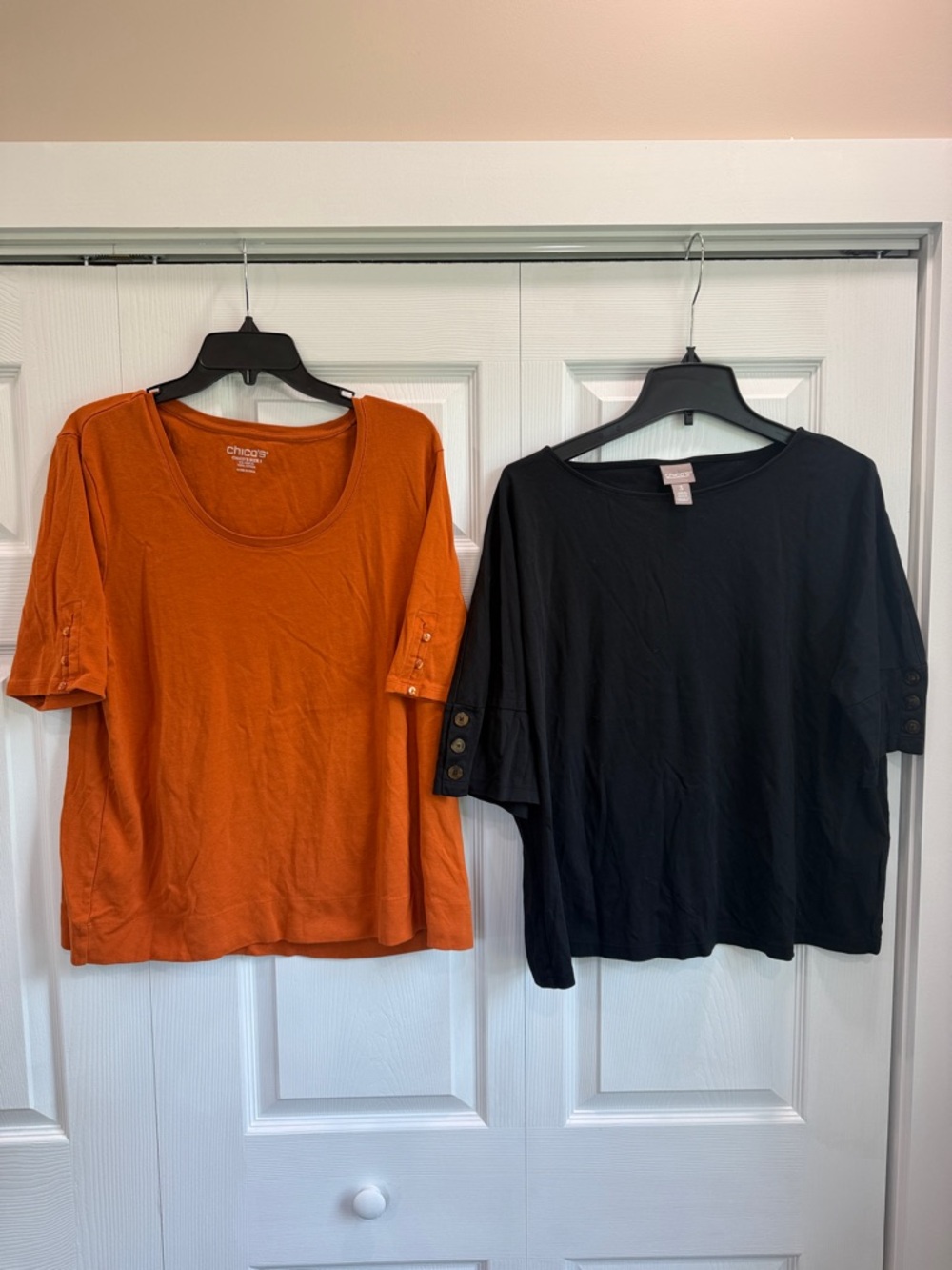 Chico's Cotton Modal ShortSleeve Tees Size 3 Black + Rust W/Decorative Buttons